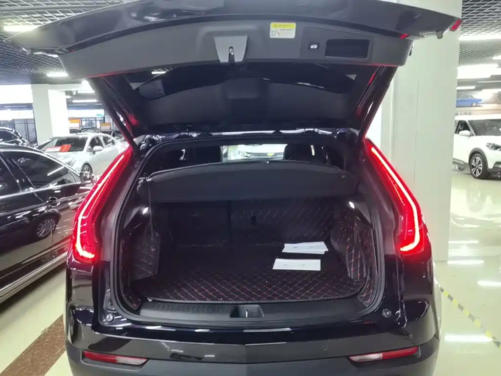 Cadillac XT4 — фото 19