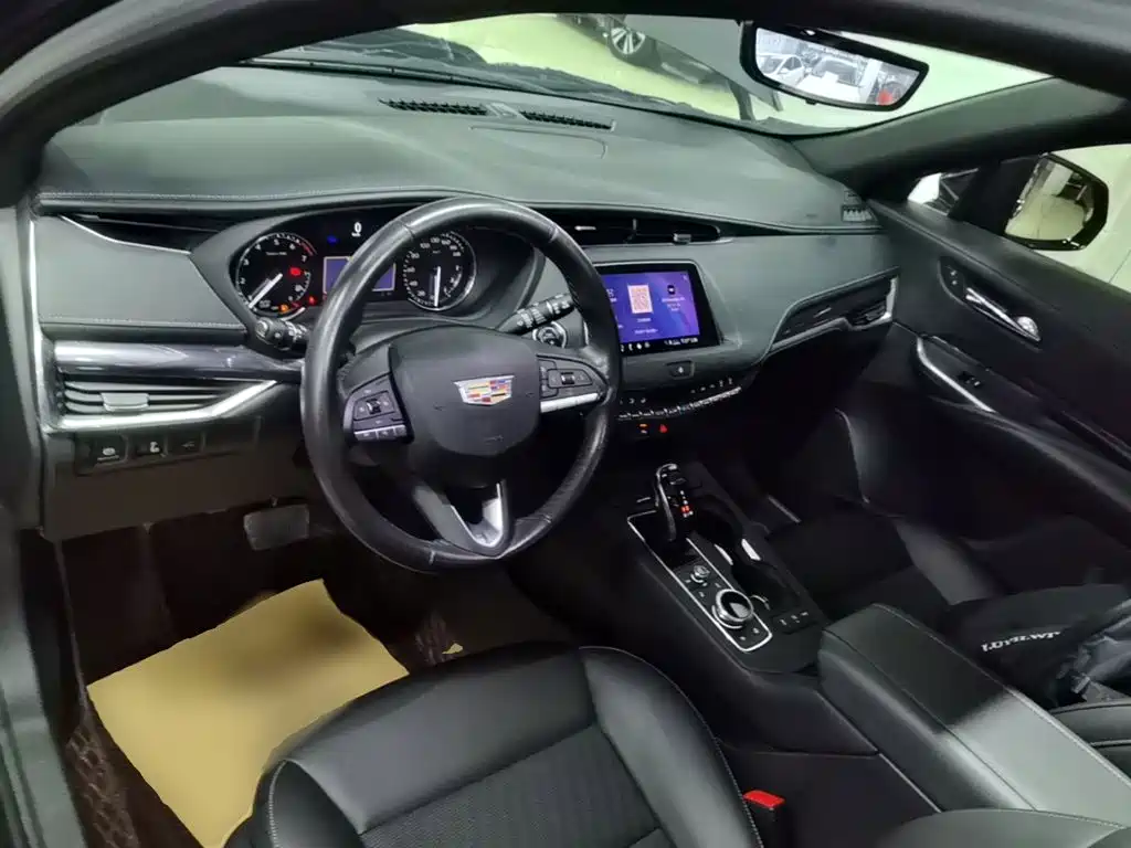 Cadillac XT4 — фото 10