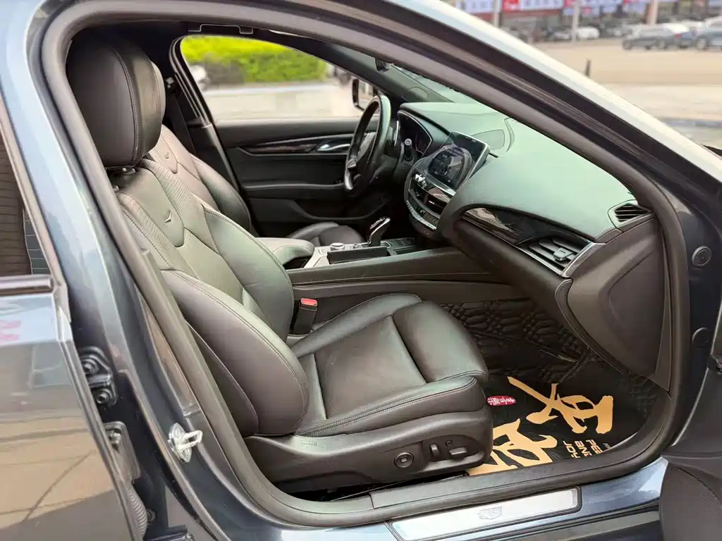 Cadillac CT5 — фото 11