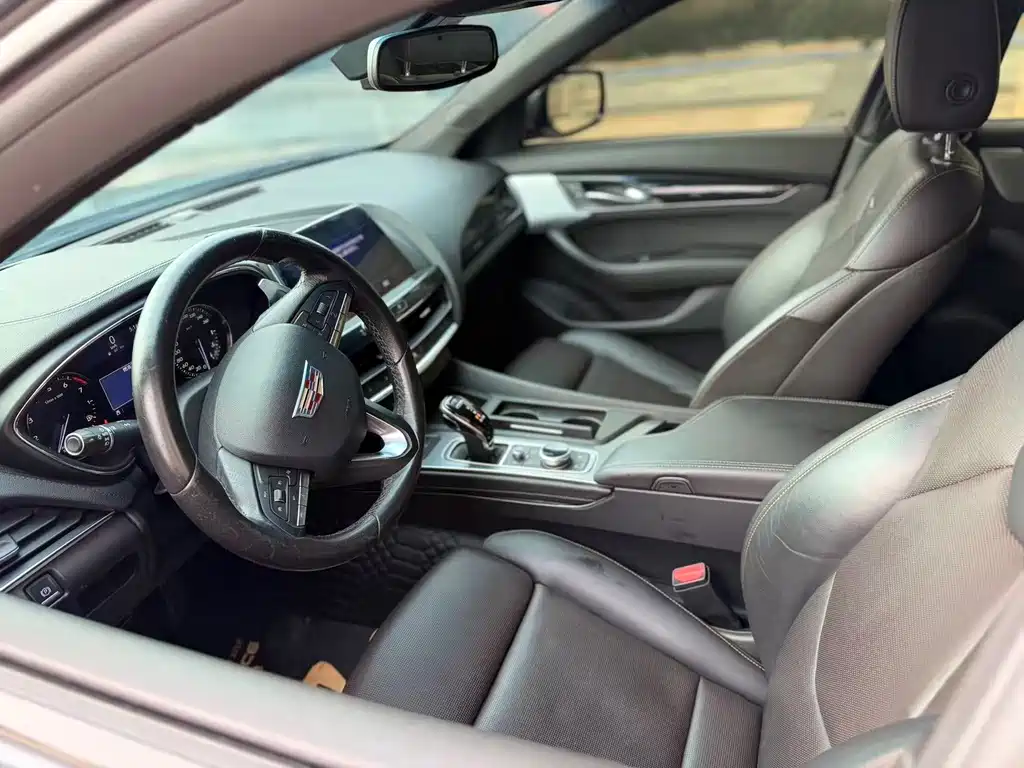 Cadillac CT5 — фото 8