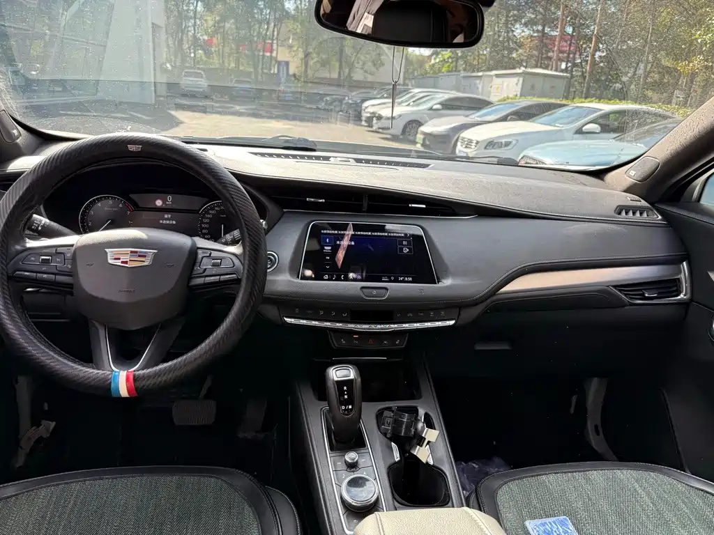 Cadillac XT4 — фото 10