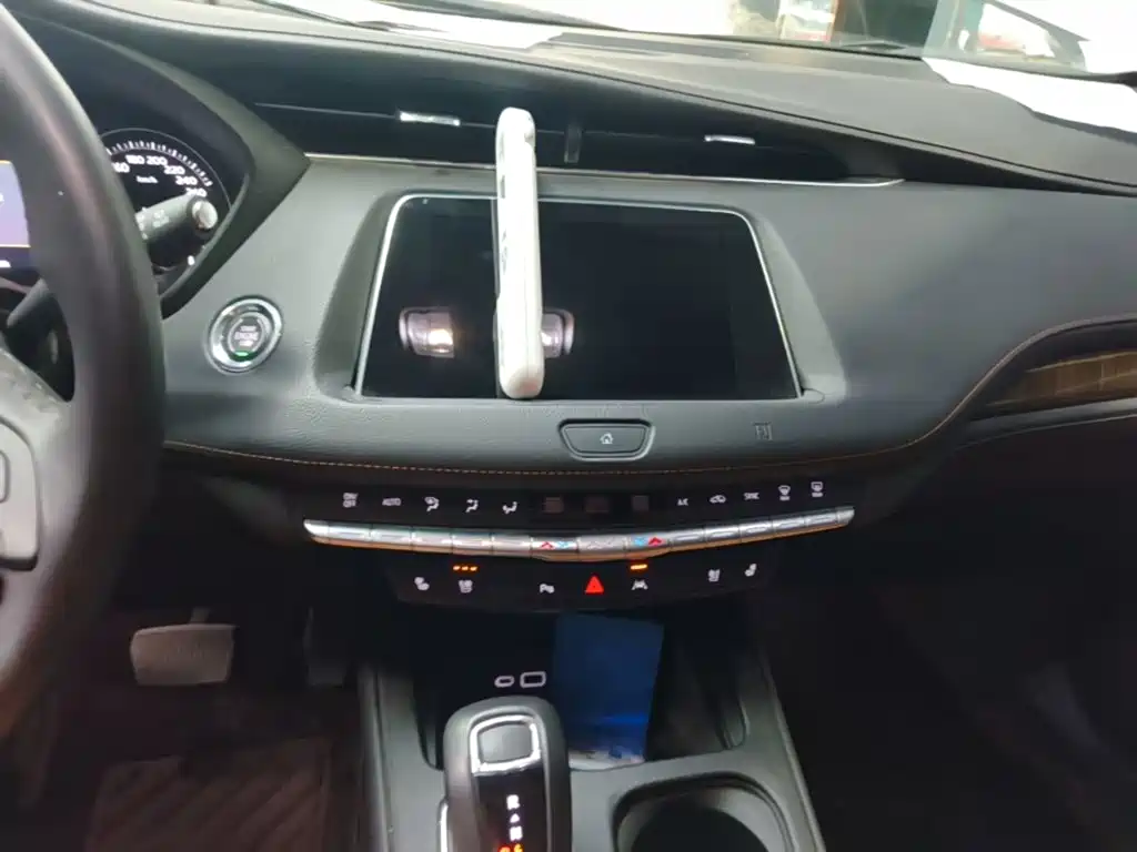 Cadillac XT4 — фото 13