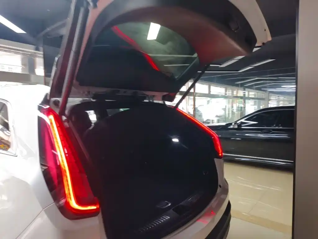 Cadillac XT4 — фото 19