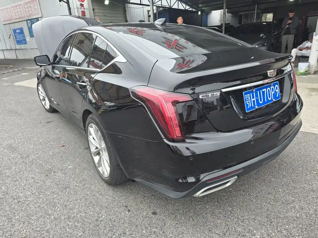 Cadillac CT5 — фото 8