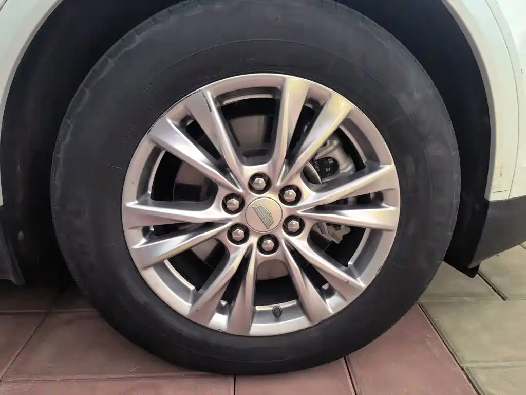 Cadillac XT5 — фото 8