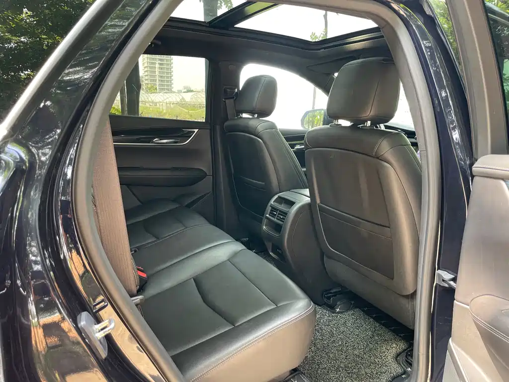 Cadillac XT5 — фото 10