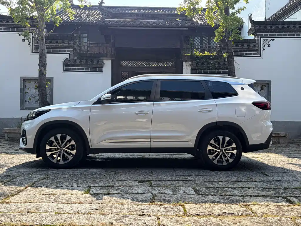 Chery Tiggo 8 — фото 4