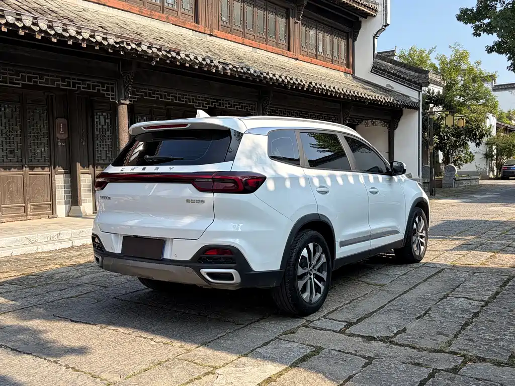 Chery Tiggo 8 — фото 10