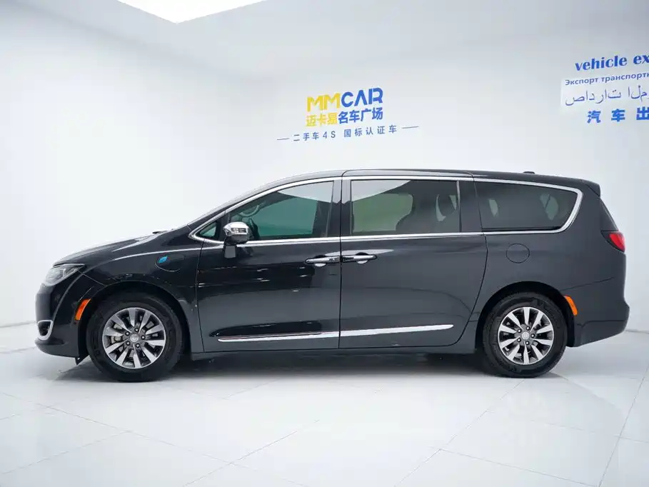 Chrysler Grand Voyager PHEV (Import) — фото 10