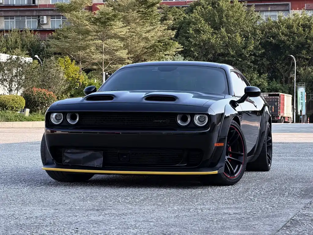 Dodge Challenger — фото 4