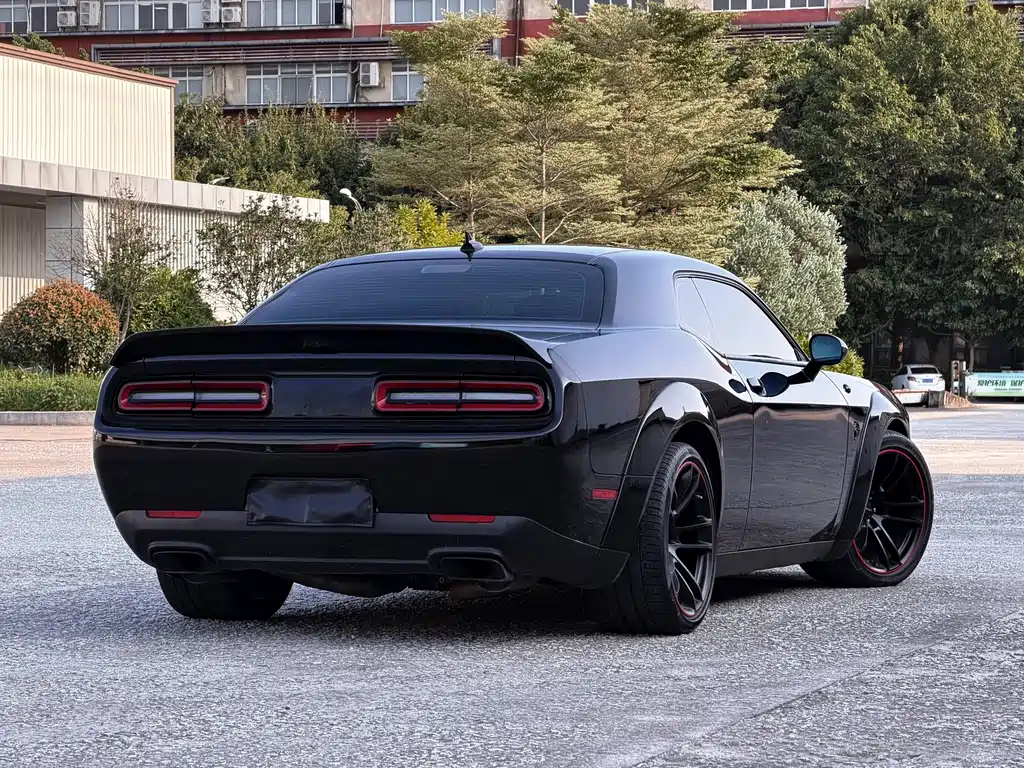 Dodge Challenger — фото 5