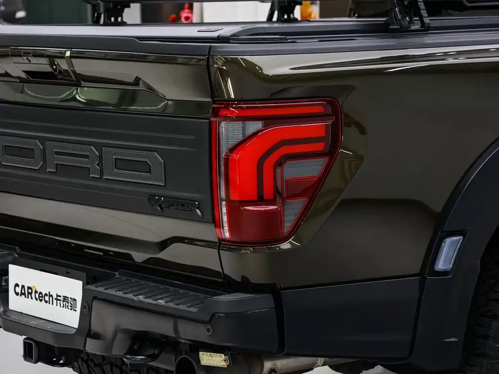 Ford F-150 Raptor — фото 9