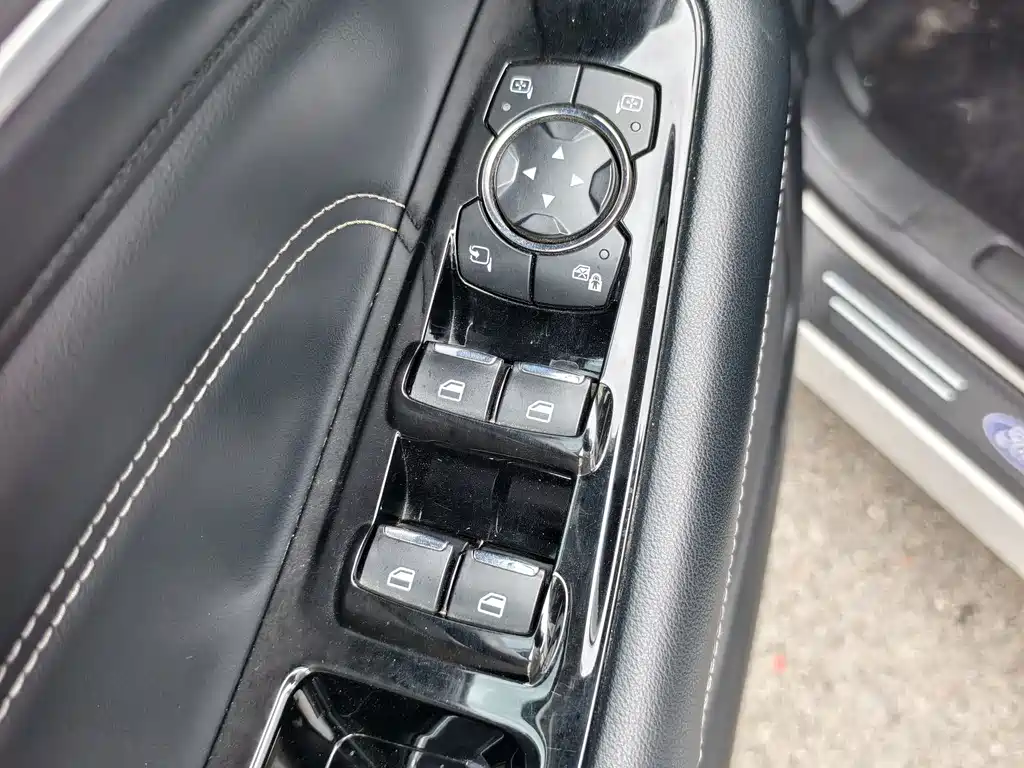 Ford Edge — фото 10