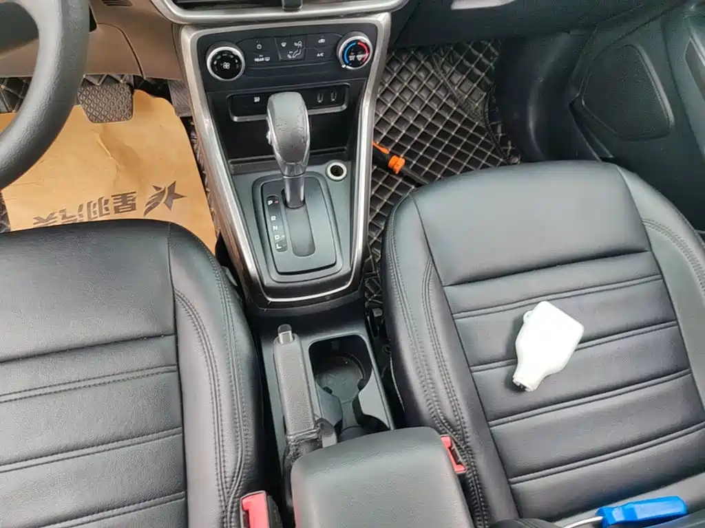 Ford Ecosport — фото 14