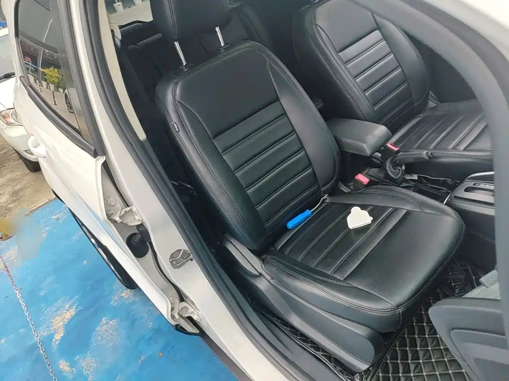 Ford Ecosport — фото 25