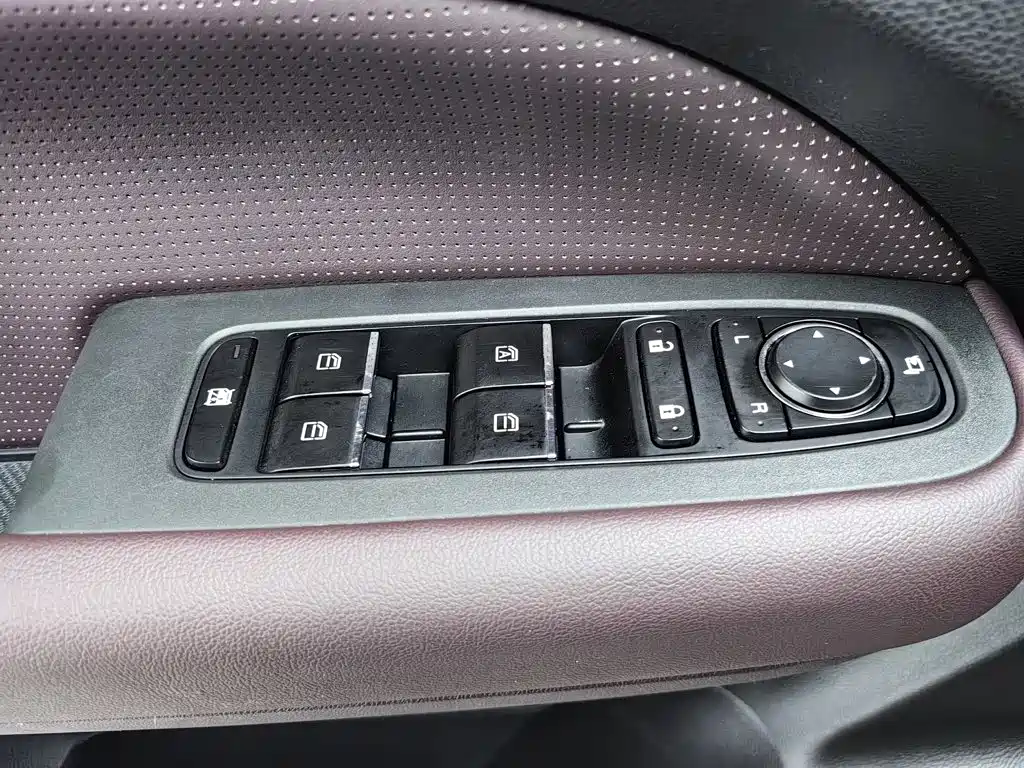 GAC Motor Trumpchi M6 — фото 9