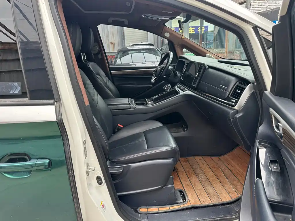 GAC Motor Trumpchi M8 — фото 10