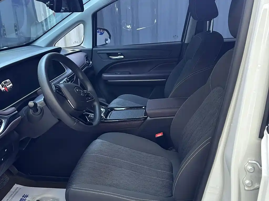 GAC Motor Trumpchi M6 — фото 13