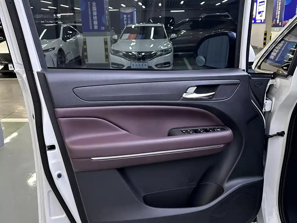 GAC Motor Trumpchi M6 — фото 9