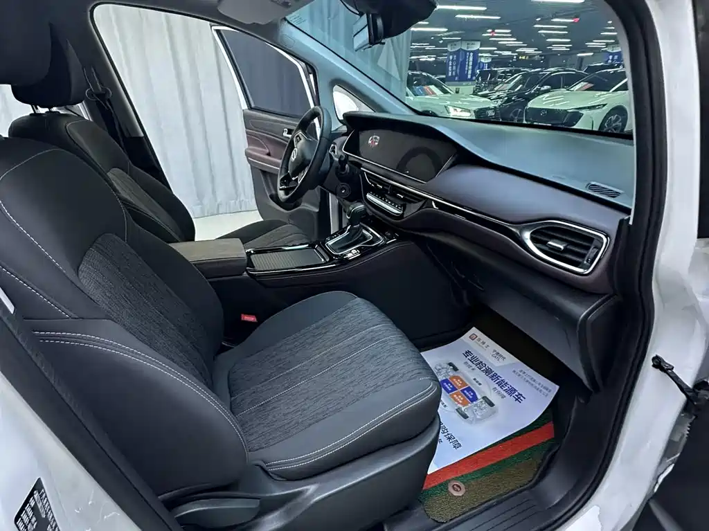 GAC Motor Trumpchi M6 — фото 10