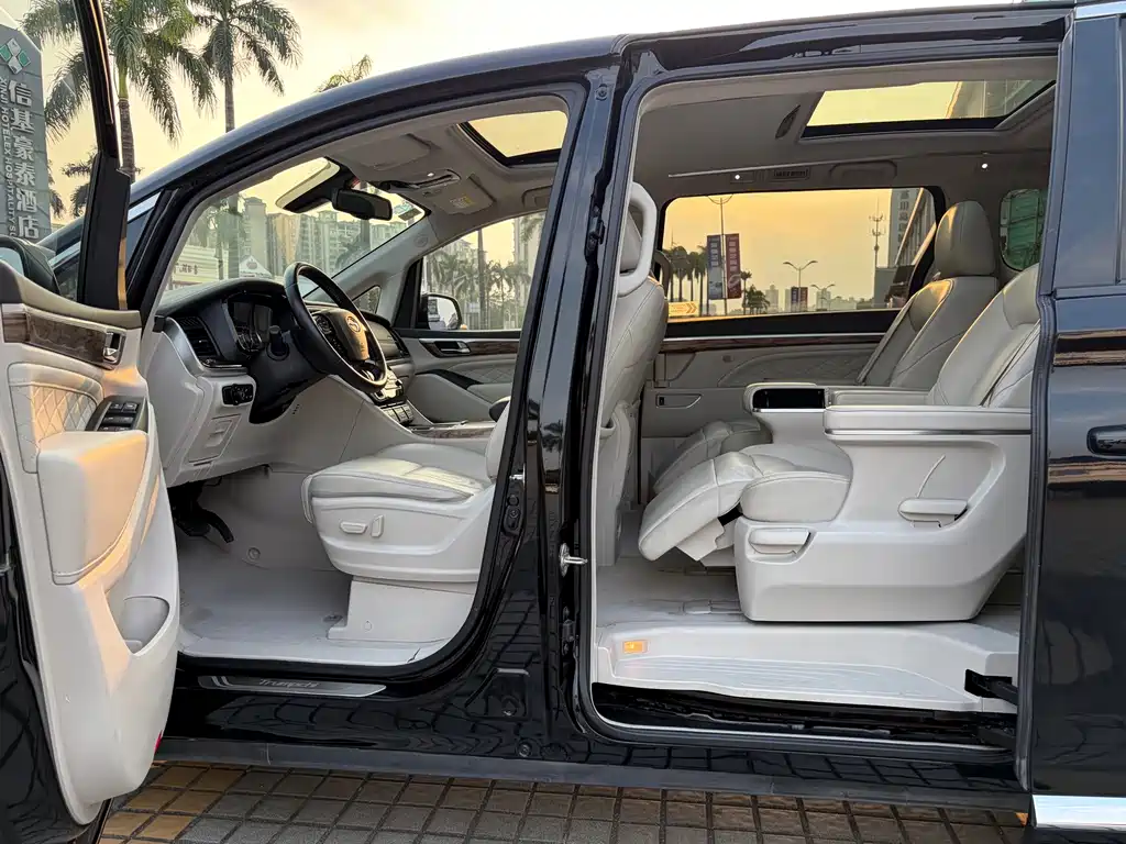 GAC Motor Trumpchi M8 — фото 17
