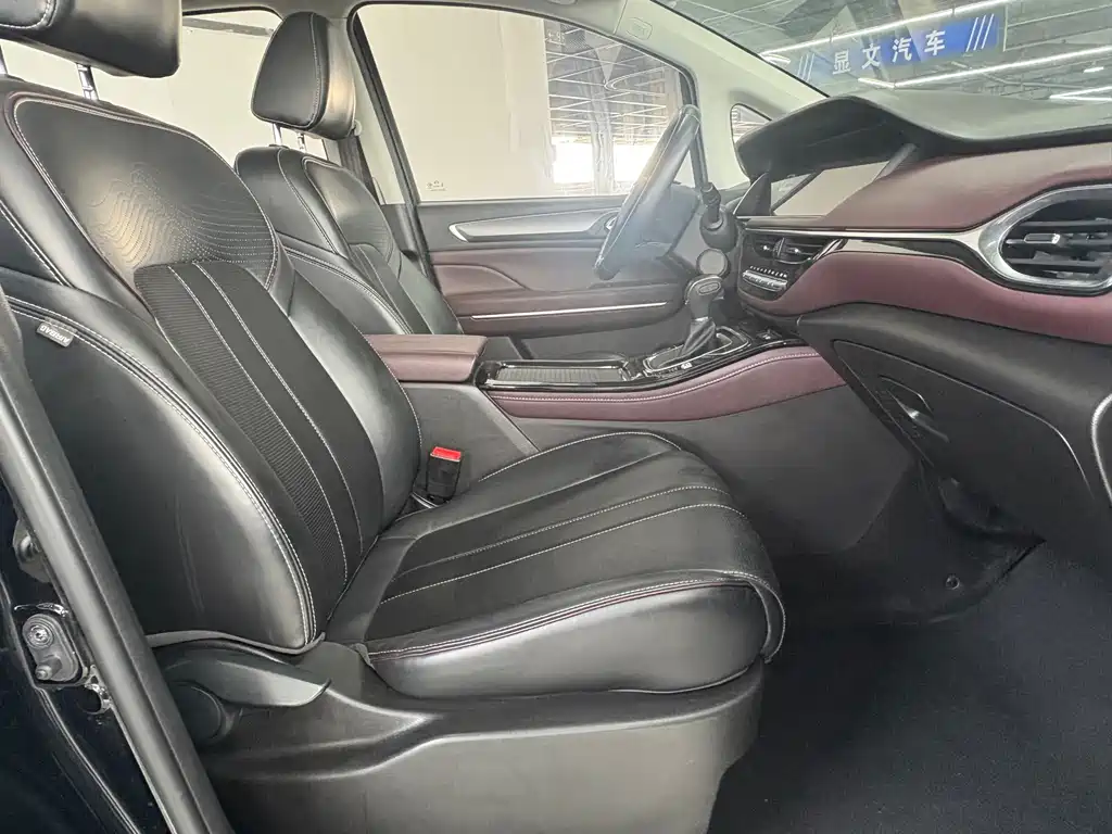 GAC Motor Trumpchi M6 — фото 10