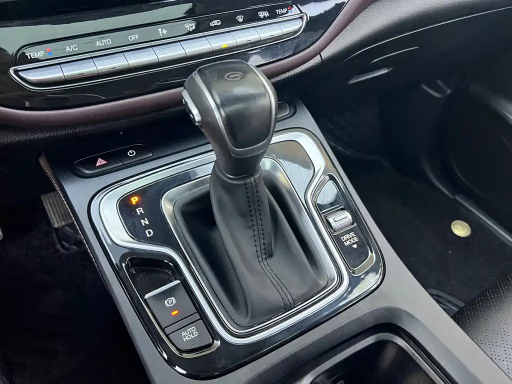 GAC Motor Trumpchi M6 — фото 10