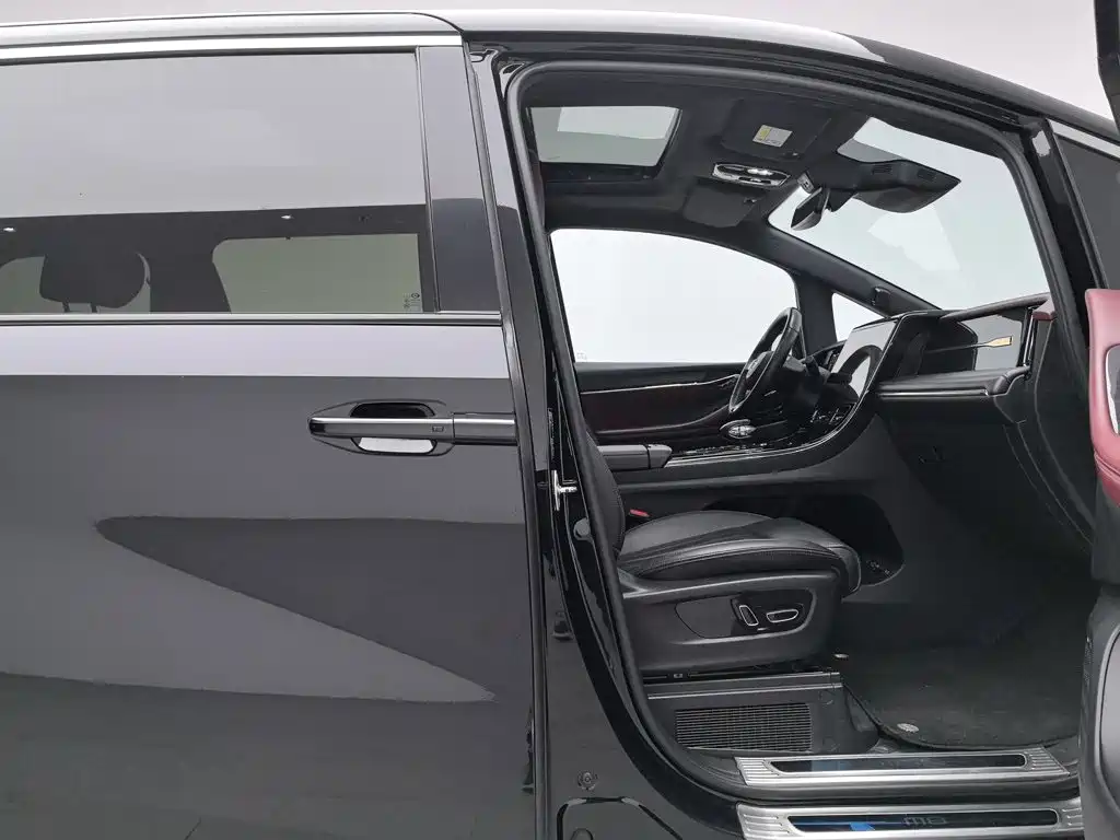 GAC Motor Trumpchi M8 — фото 23