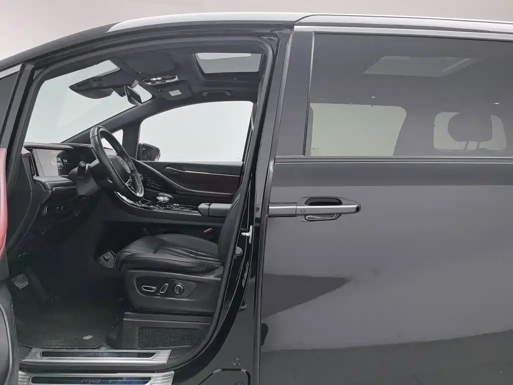 GAC Motor Trumpchi M8 — фото 10