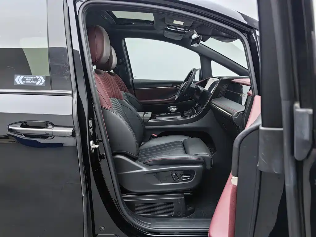 GAC Motor Trumpchi M8 — фото 23