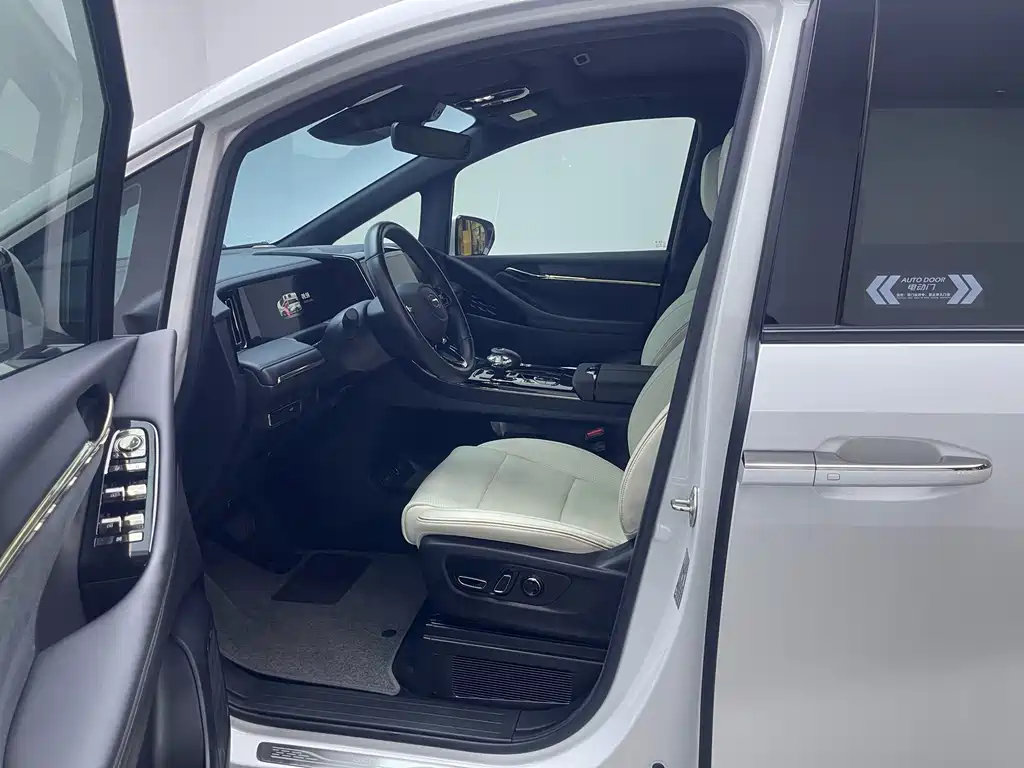 GAC Motor Trumpchi M8 — фото 14