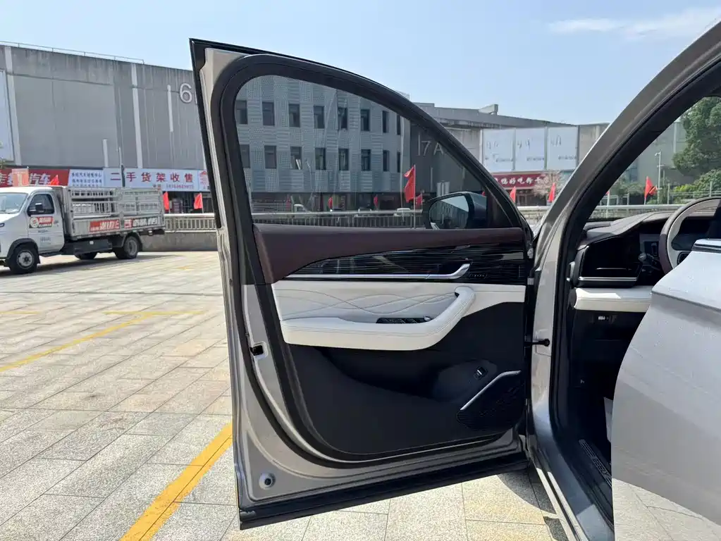 Geely Xingyue L — фото 10