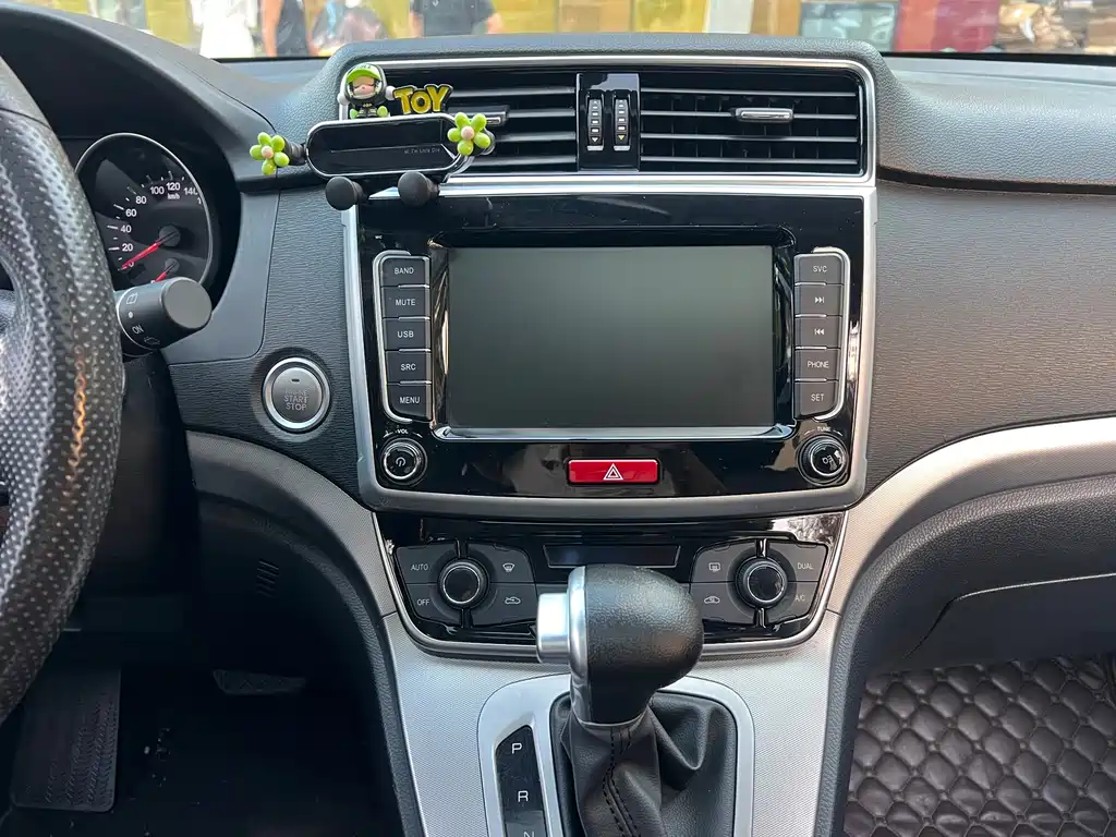 Haval M6 — фото 8