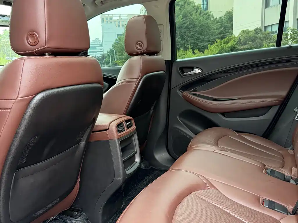Buick Envision Plus — фото 10