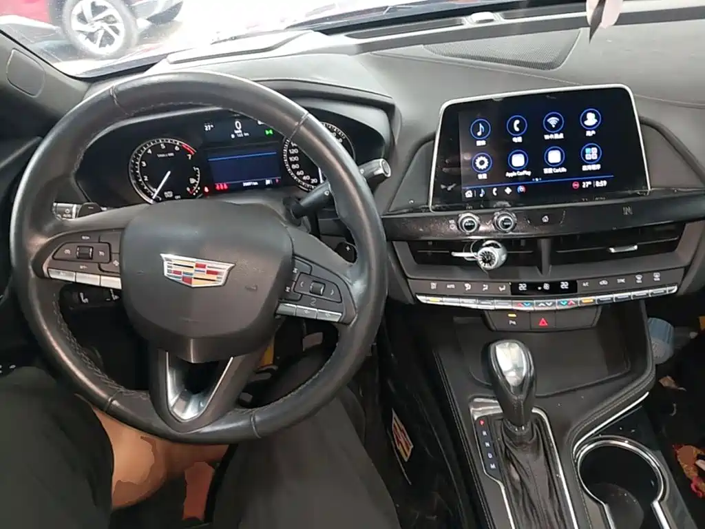 Cadillac CT4 — фото 10