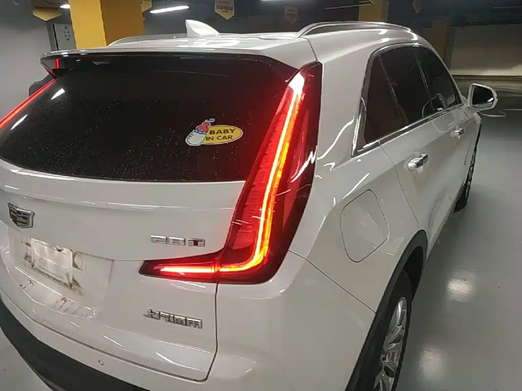 Cadillac XT4 — фото 8