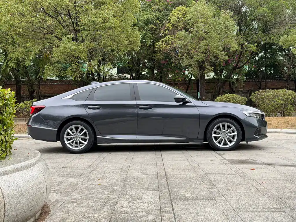 Honda Accord — фото 7