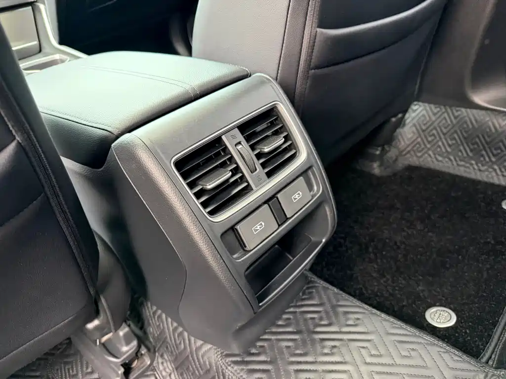Honda Accord — фото 10
