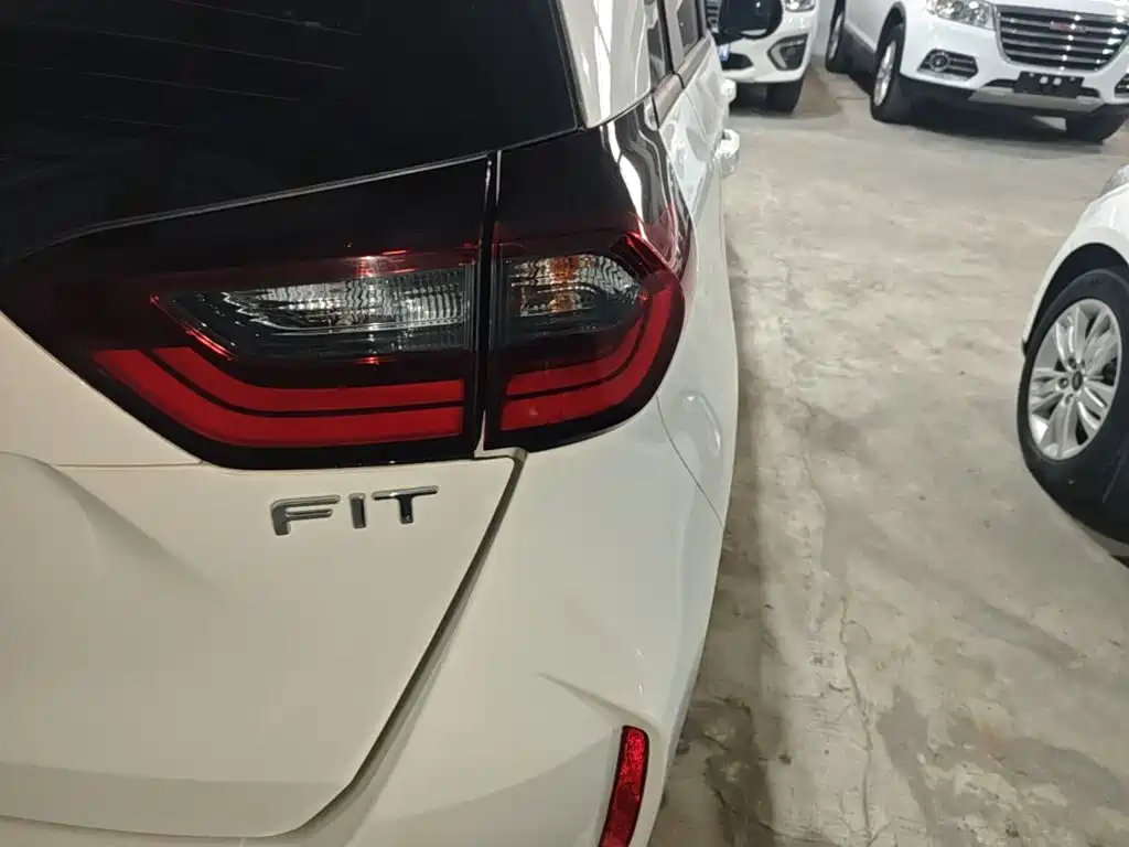 Honda Fit — фото 8