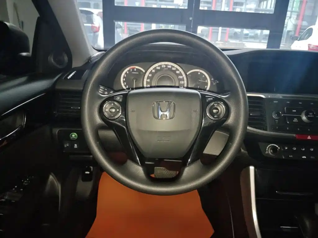 Honda Accord — фото 11