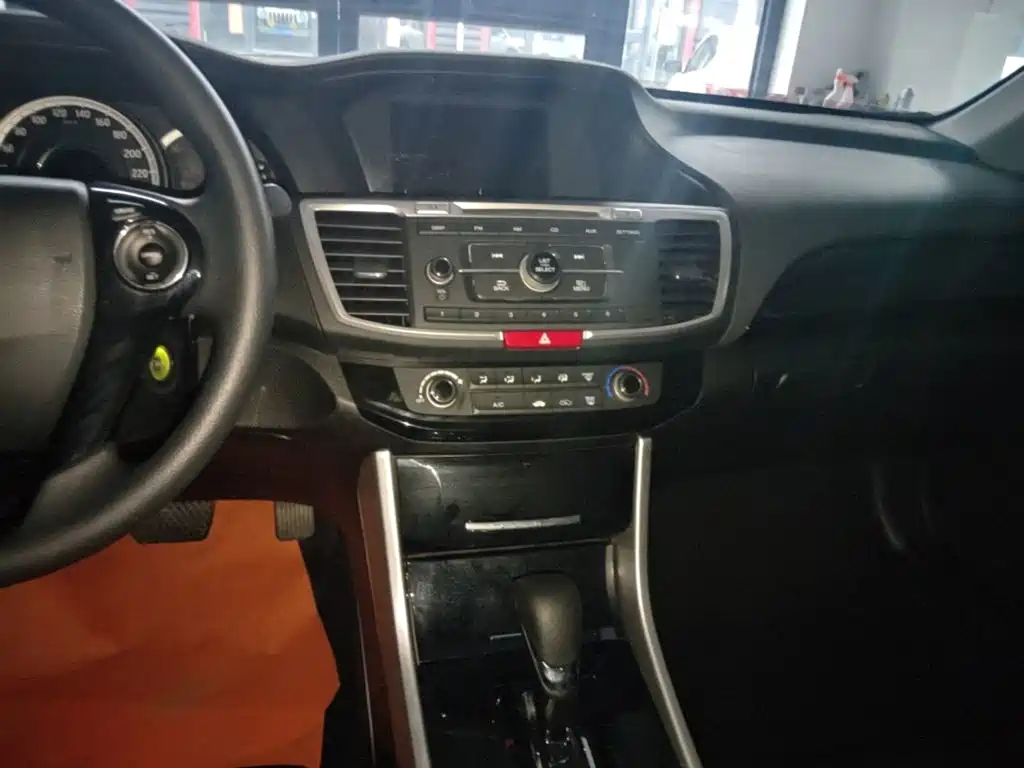 Honda Accord — фото 13