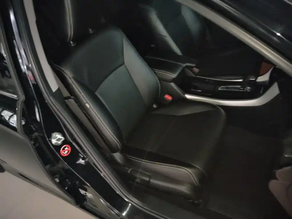 Honda Accord — фото 25