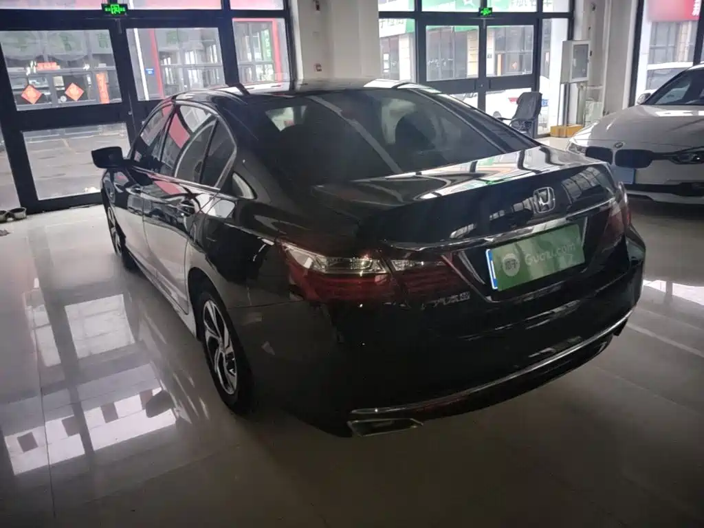 Honda Accord — фото 5