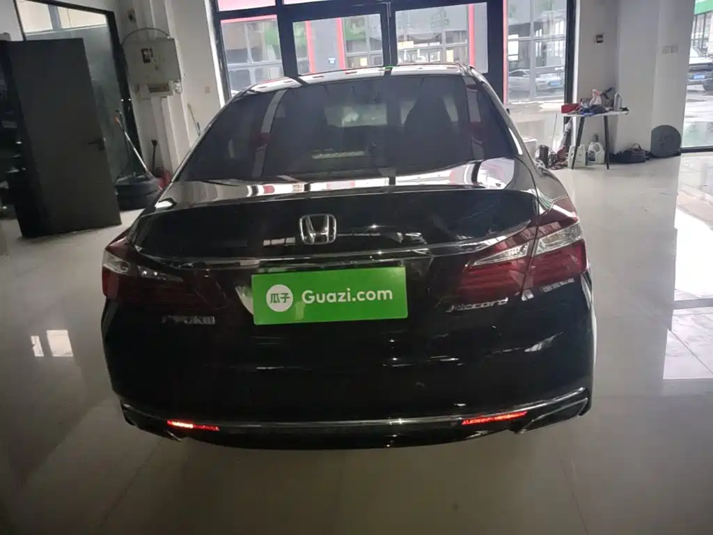 Honda Accord — фото 6