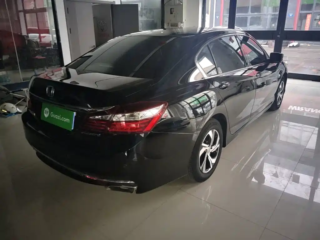Honda Accord — фото 7