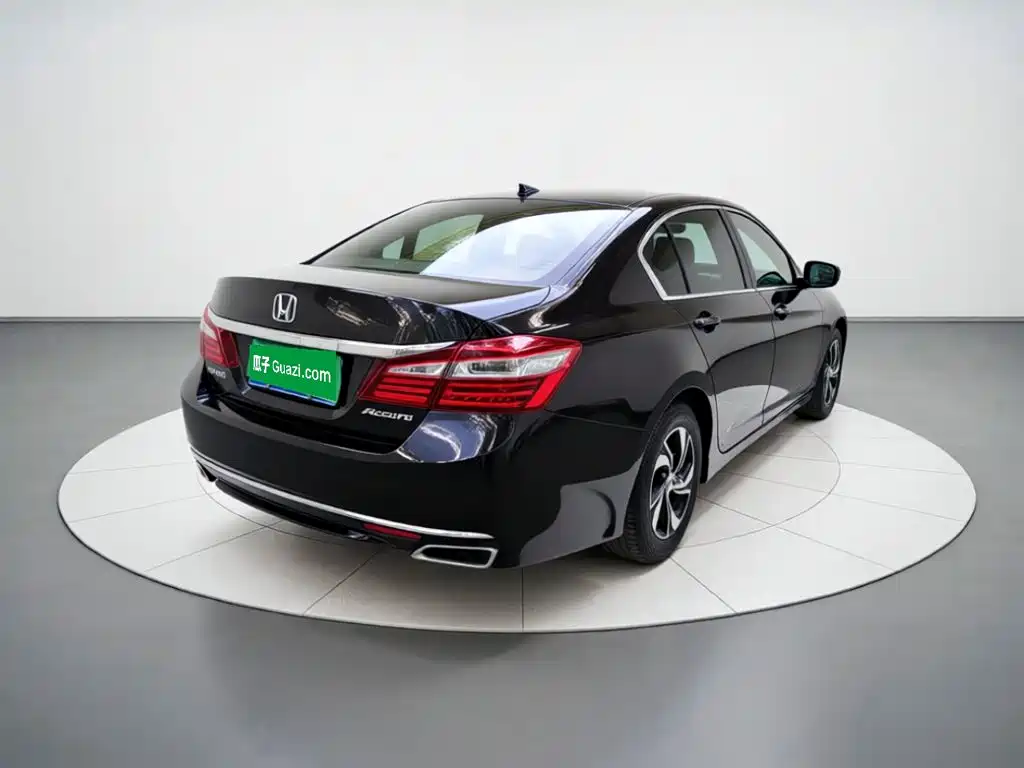 Honda Accord — фото 6