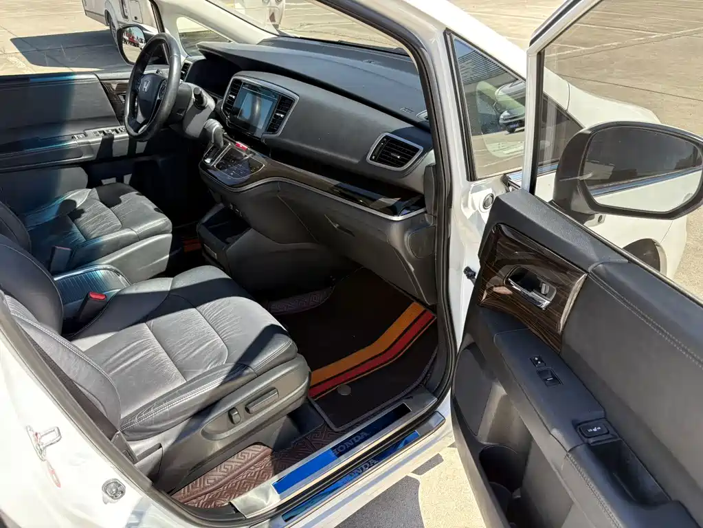 Honda Odyssey — фото 17