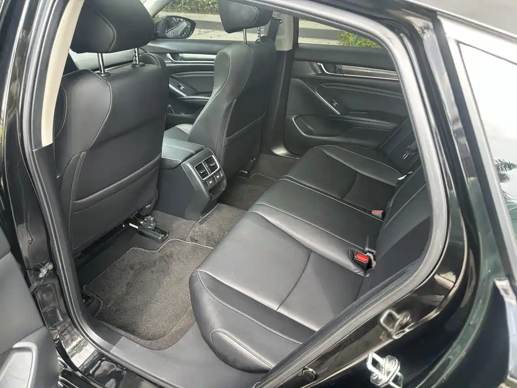 Honda Accord — фото 5