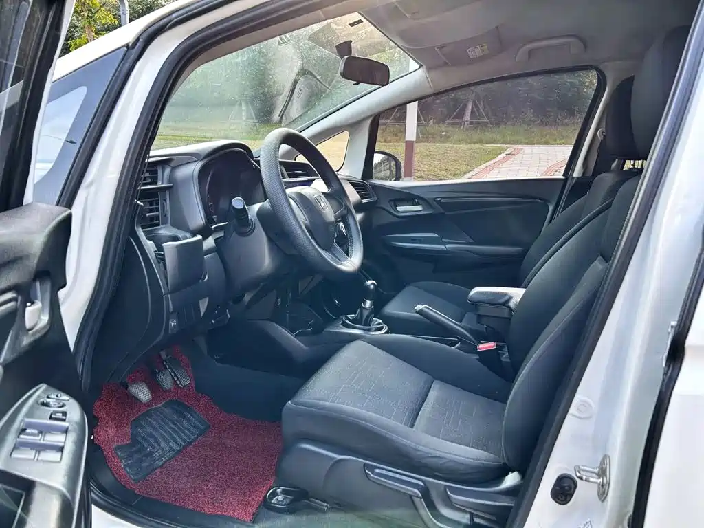 Honda Fit — фото 7