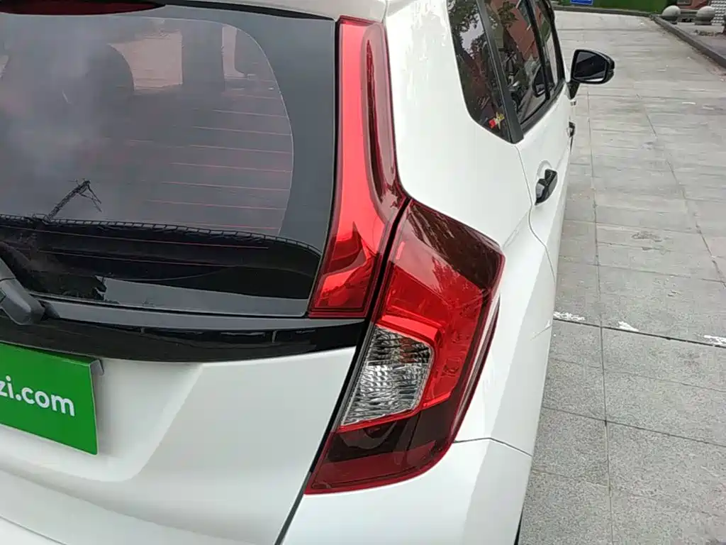 Honda Fit — фото 8